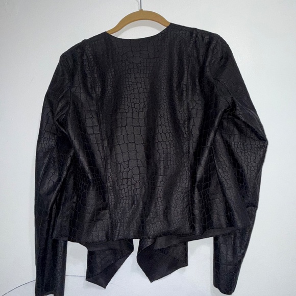 BLANKNYC Faux Leather Croc Embossed Open Front Jacket Black Small - Picture 3 of 6